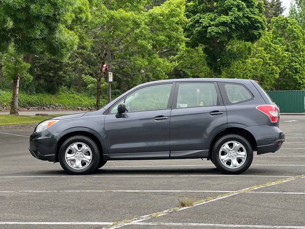 Used 2014 Subaru Forester 2.5i AWD/4WD image 2