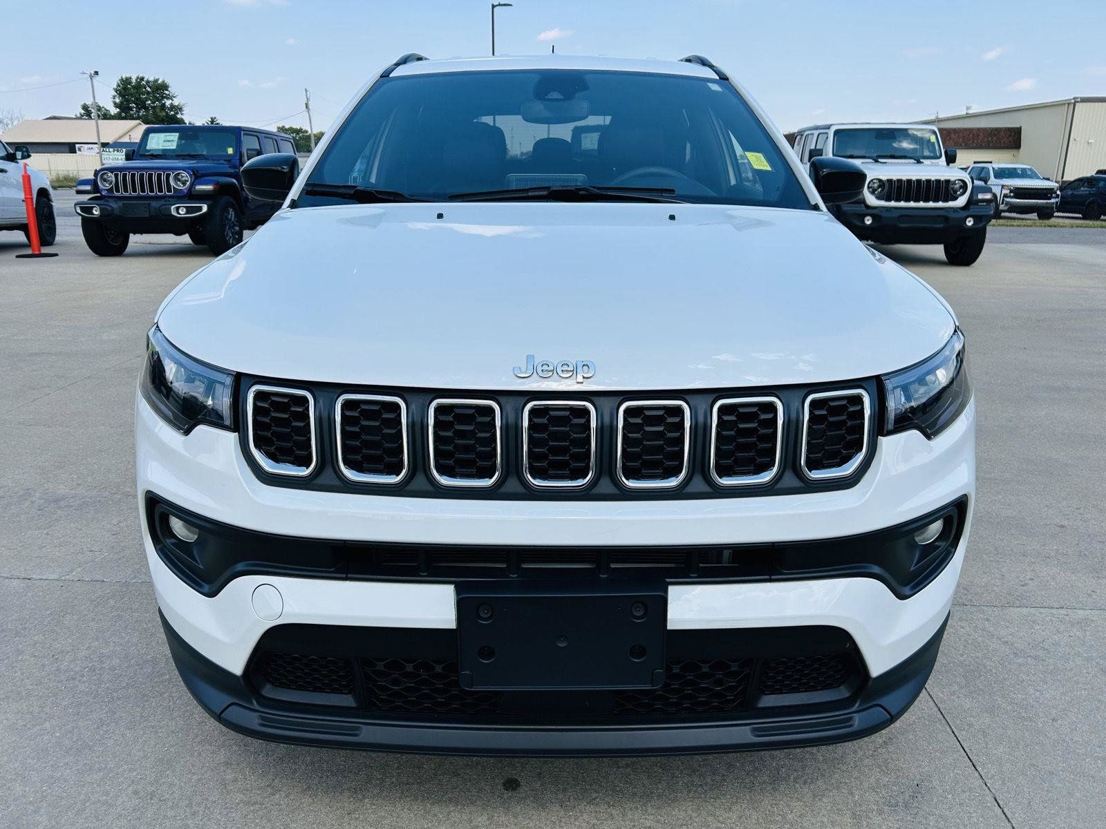 Used 2025 Jeep Compass Latitude AWD/4WD image 29