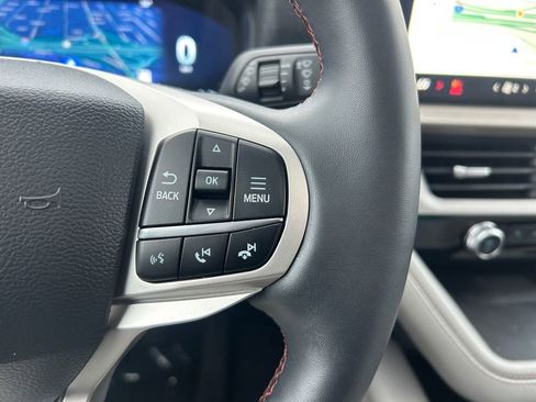 Used 2025 Ford Explorer Active w/ Active Comfort Package image 16