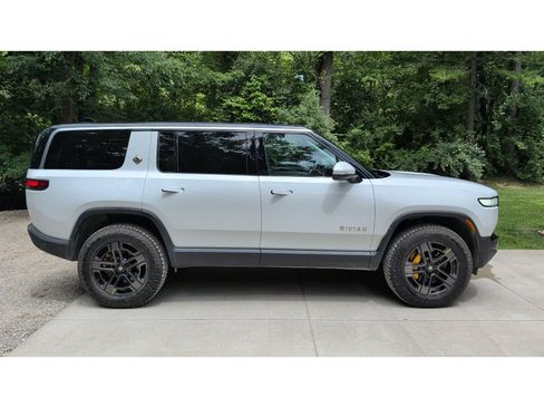 Used 2023 Rivian R1S Adventure AWD/4WD image 3