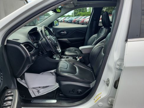 Used 2019 Jeep Cherokee Limited AWD/4WD image 16