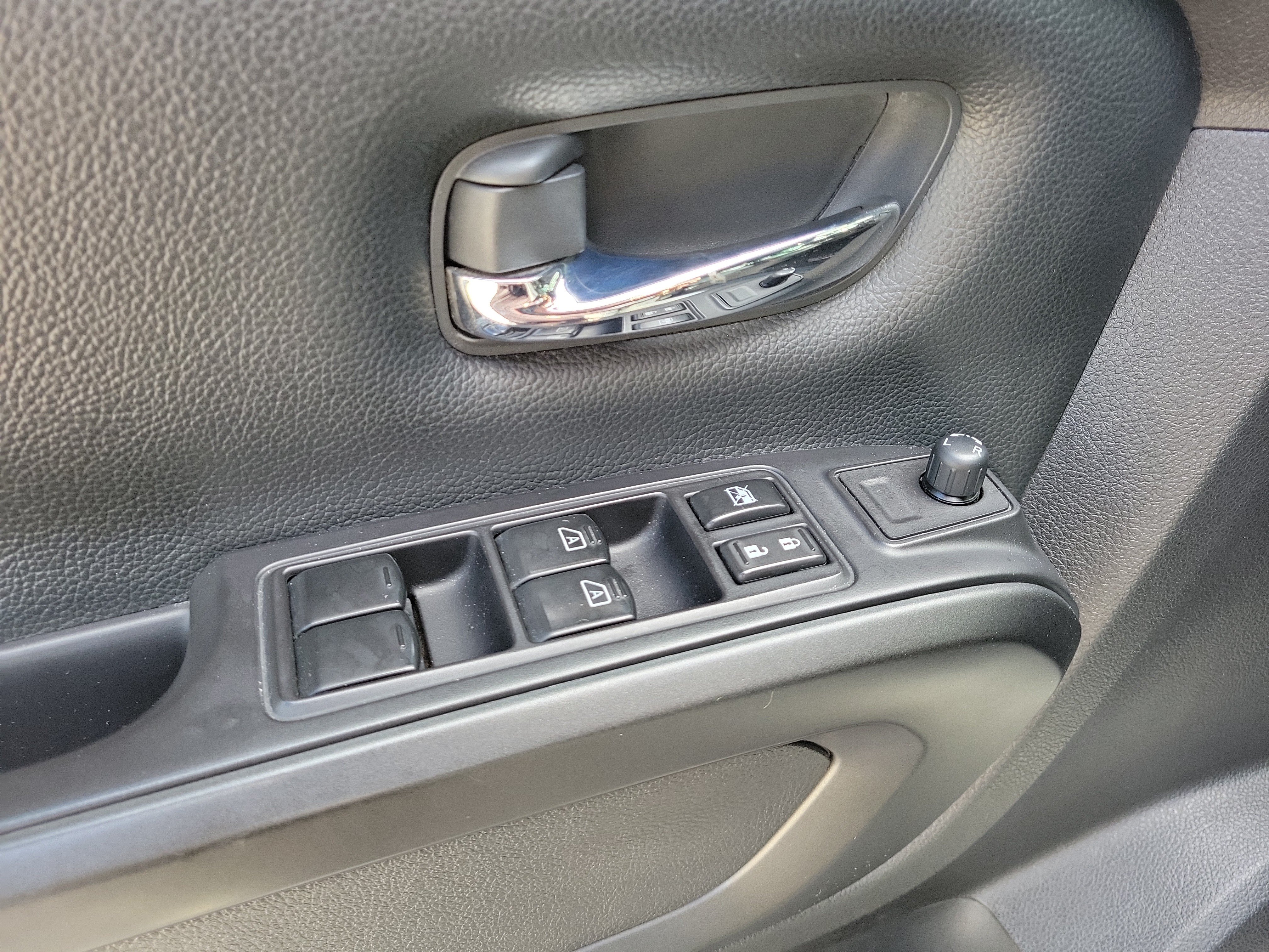 Used 2021 Nissan Titan PRO-4X w/ Pro-4x Convenience Package AWD/4WD image 14
