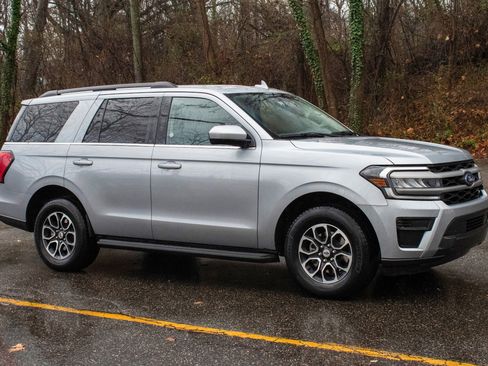 Used 2024 Ford Expedition XLT image 12