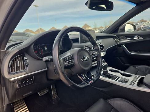 Used 2019 Kia Stinger GT1 image 2