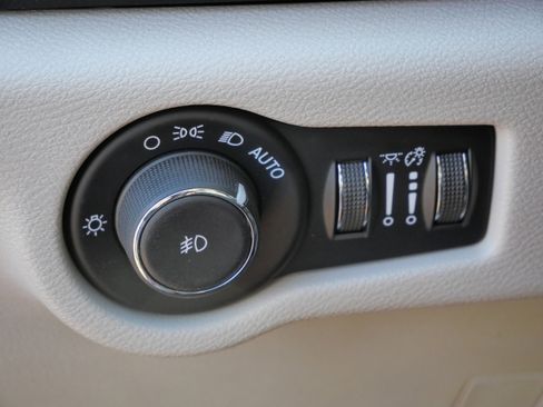 Used 2017 Chrysler Pacifica Touring-L image 21