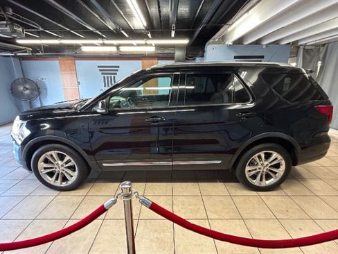 Used 2018 Ford Explorer XLT w/ Equipment Group 202A image 2