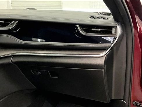 Used 2024 Jeep Grand Cherokee Overland w/ Luxury Tech Group IV image 19