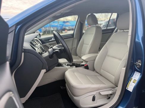 Used 2017 Volkswagen Golf Alltrack S image 13