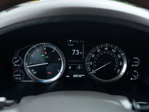 Used 2017 Lexus LX 570 4WD w/ Luxury Package image 40