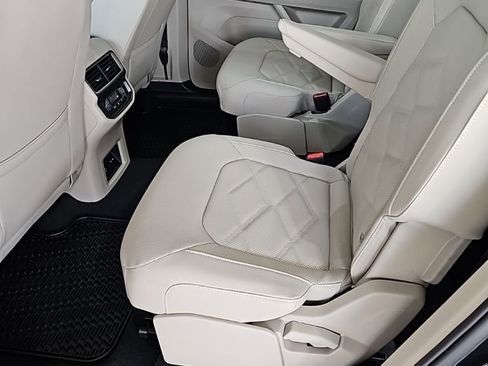 New 2026 Volkswagen Atlas SE FWD image 25