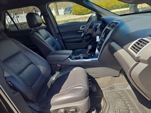 Used 2014 Ford Explorer XLT w/ Equipment Group 202A image 19