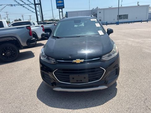 Used 2017 Chevrolet Trax LT w/ LT Convenience Package FWD image 2