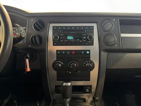 Used 2008 Jeep Commander Sport AWD/4WD image 12
