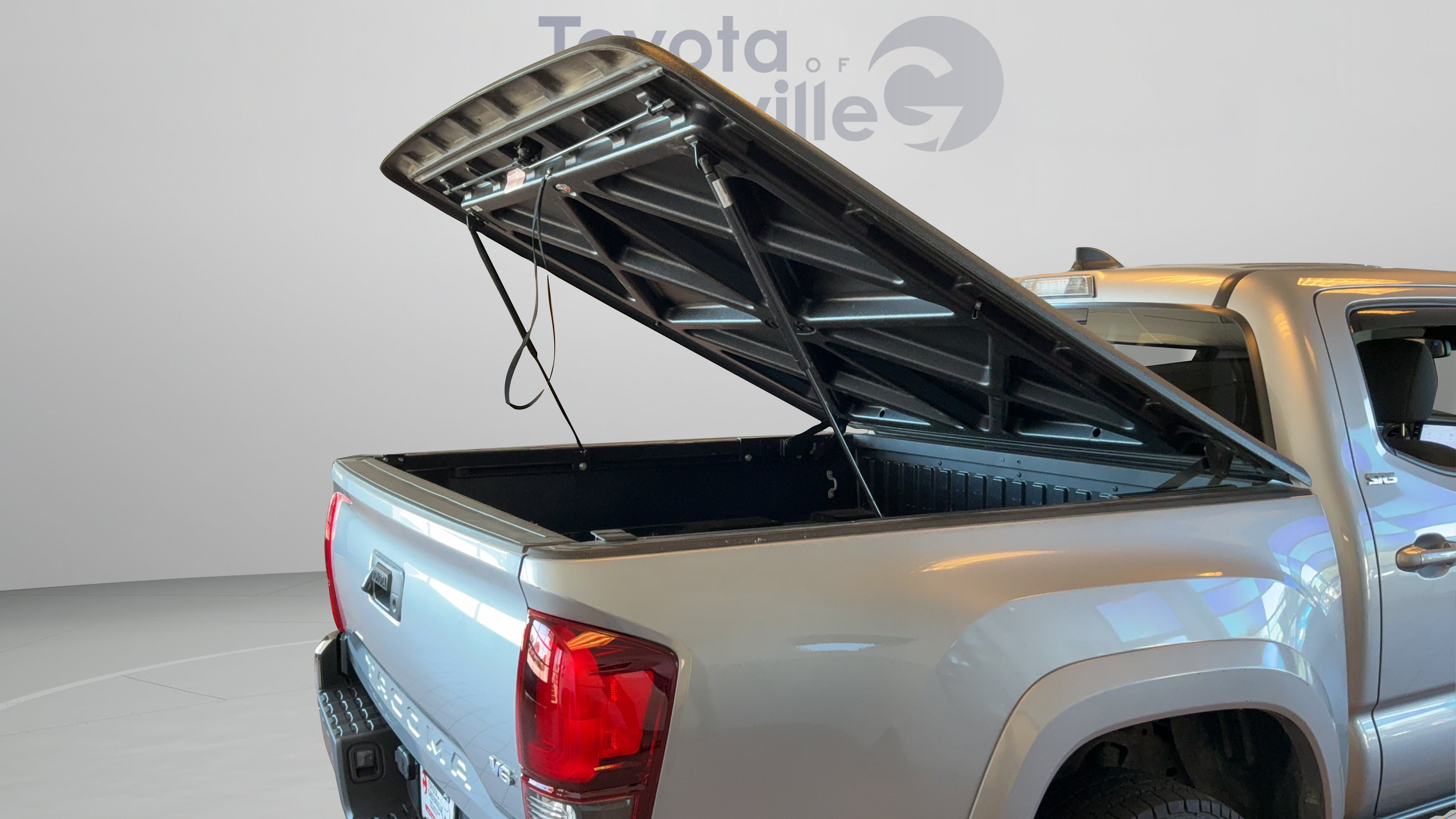 Used 2020 Toyota Tacoma SR5 RWD image 28