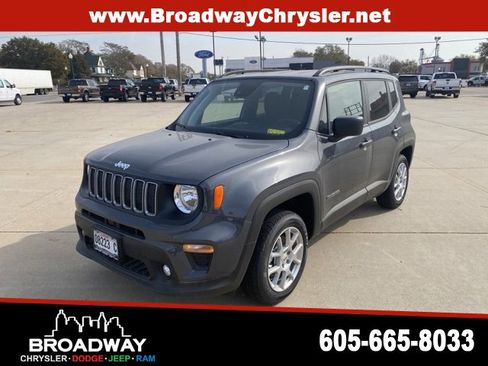 Used 2022 Jeep Renegade Latitude image 2