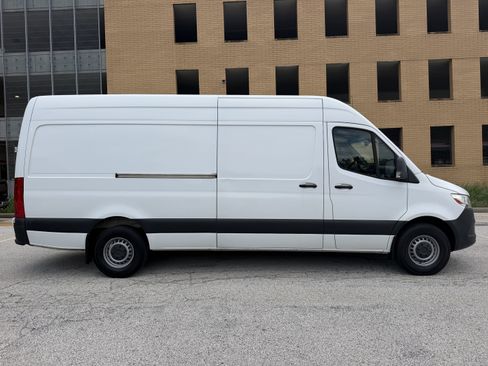 Used 2021 Mercedes-Benz Sprinter 2500 image 7