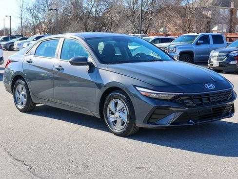 New 2026 Hyundai Elantra SE image 1