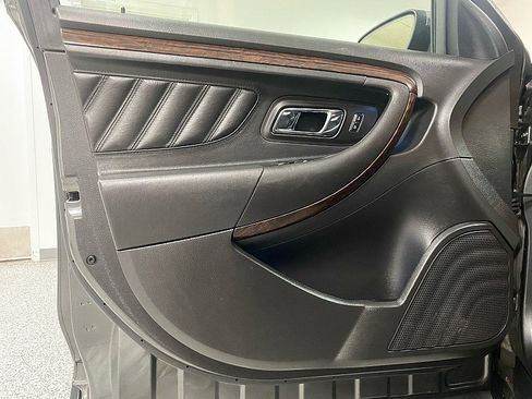 Used 2017 Ford Taurus Limited w/ Driver Assist Package image 10