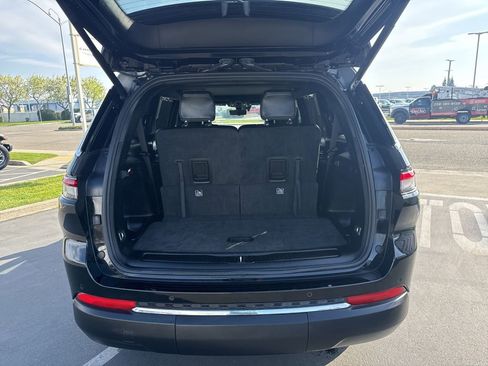 Used 2024 Jeep Grand Cherokee L Limited w/ Luxury Tech Group II image 7