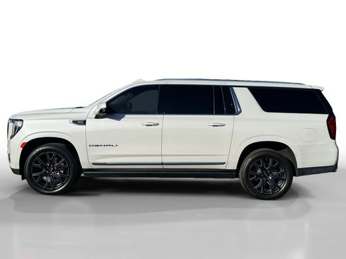 Used 2023 GMC Yukon XL Denali image 2