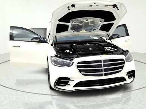 Used 2023 Mercedes-Benz S 580 4MATIC Sedan w/ AMG Line image 12