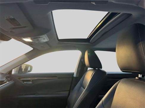 Used 2017 Lexus ES 350 w/ Navigation System Package image 20