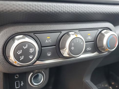 New 2025 Nissan Kicks Play S image 16