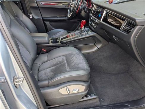 Used 2021 Porsche Macan image 23