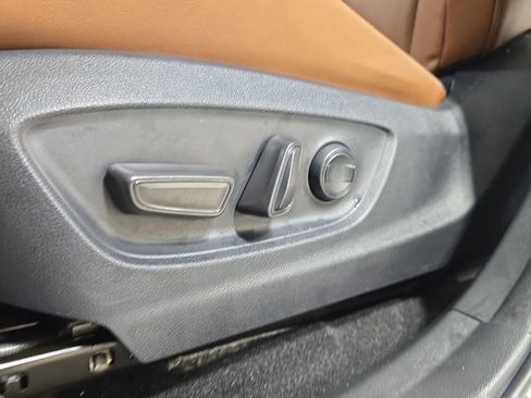 Used 2025 Toyota Crown Signia w/ Advanced Technology Package image 31