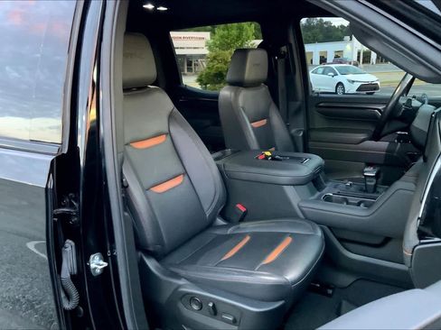 Used 2022 GMC Sierra 1500 AT4 w/ AT4 Premium Package image 9