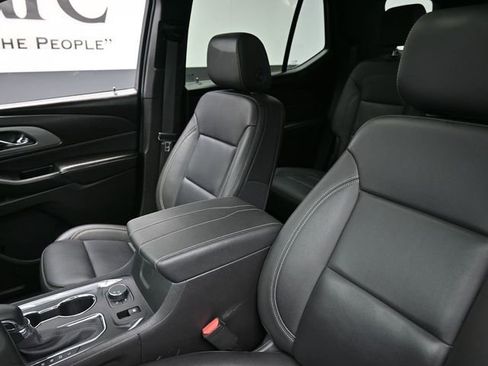 Used 2023 Chevrolet Traverse LT w/ LT Premium Package image 16