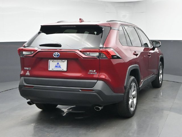 Used 2021 Toyota RAV4 XLE Premium AWD/4WD image 8