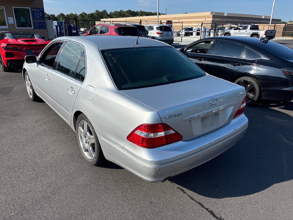 Used 2005 Lexus LS 430 w/ Premium Pkg RWD image 4