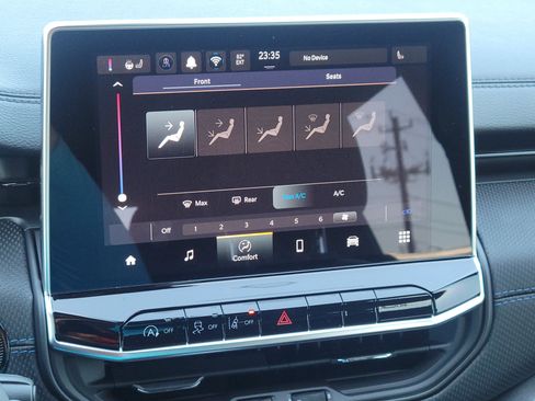 New 2026 Jeep Compass Latitude image 18