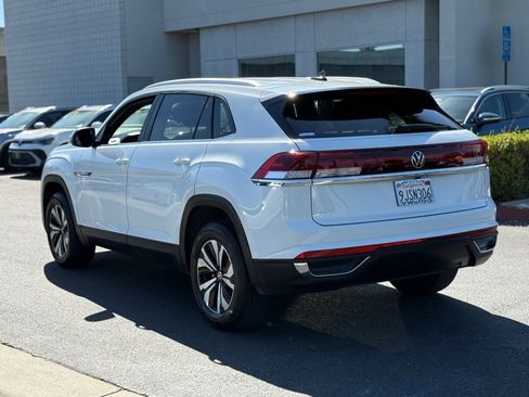 Used 2024 Volkswagen Atlas Cross Sport SE image 5