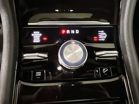 Used 2023 Jeep Grand Cherokee Overland w/ Luxury Tech Group IV AWD/4WD image 21