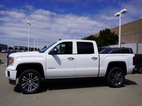 Used 2014 GMC Sierra 1500 Denali w/ Suspension Package, Off-Road AWD/4WD image 6