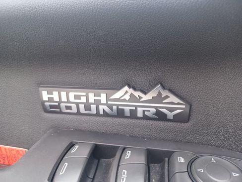Used 2025 Chevrolet Silverado 1500 High Country AWD/4WD image 24