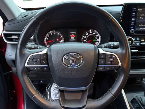 Used 2022 Toyota Highlander LE image 15