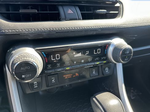 Used 2021 Toyota RAV4 XLE w/ Convenience Package AWD/4WD image 13