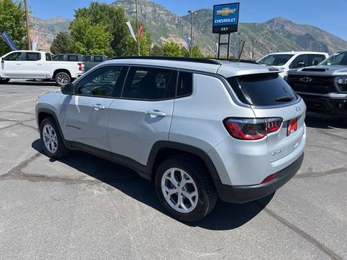 Used 2024 Jeep Compass Latitude AWD/4WD image 12
