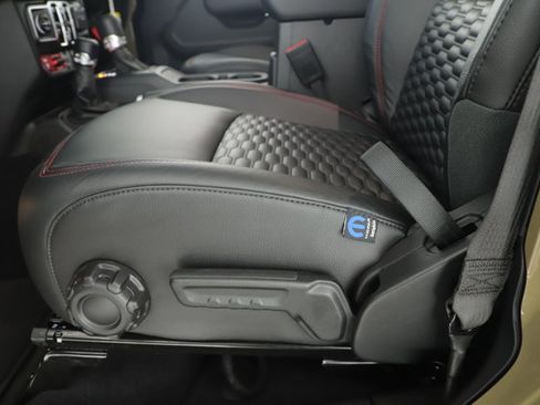 New 2025 Jeep Gladiator Rubicon w/ Convenience Group image 9