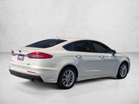 Used 2020 Ford Fusion SE image 5