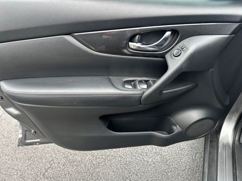 Used 2019 Nissan Rogue SV FWD image 20