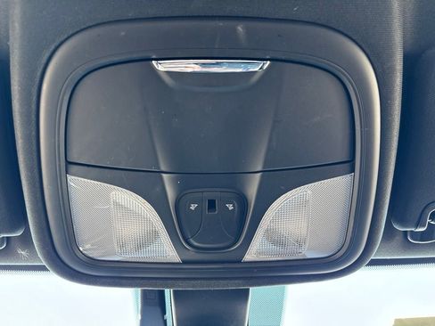 Used 2016 Chrysler 200 S FWD image 18
