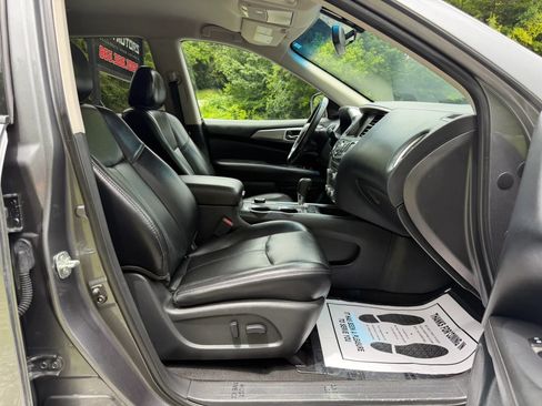Used 2020 Nissan Pathfinder SL AWD/4WD image 18
