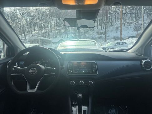 Used 2025 Nissan Versa SV image 32