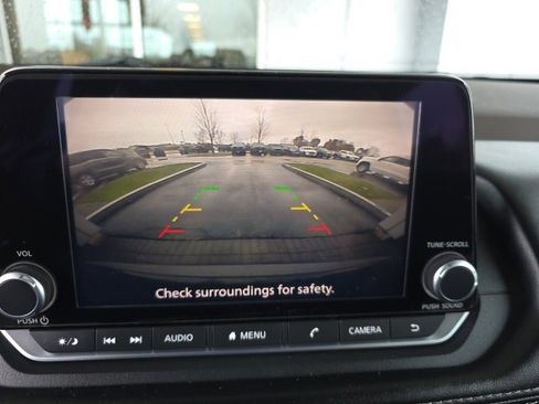 Used 2021 Nissan Rogue S image 29