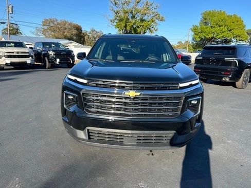 Certified 2025 Chevrolet Traverse LT image 2