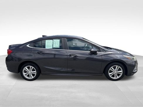 Used 2017 Chevrolet Cruze LT w/ Convenience Package FWD image 6